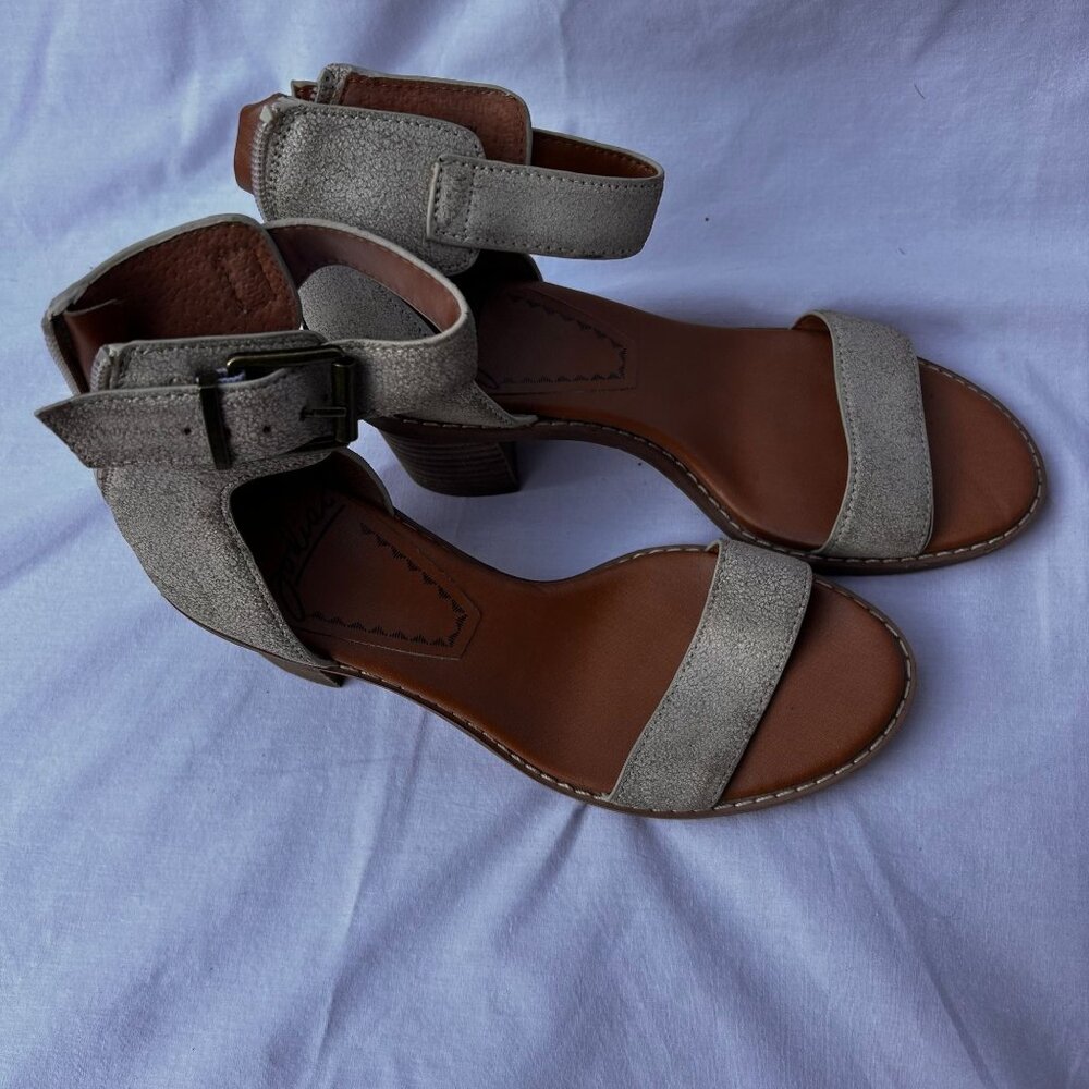 Zodiac Womens Leather Upper Sandals Size 6M Taupe Block Heel